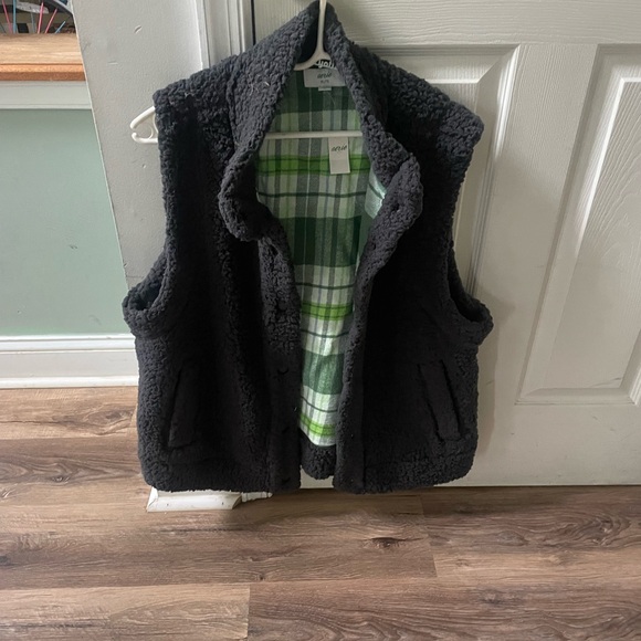 Aerie Sherpa Vest never worn - Picture 1 of 3